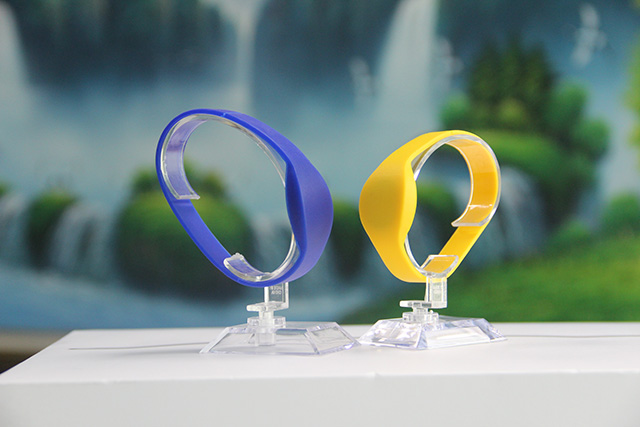 一種用松緊腕帶制成的折疊保鮮盒 一種用松緊腕帶制成的折疊保鮮盒